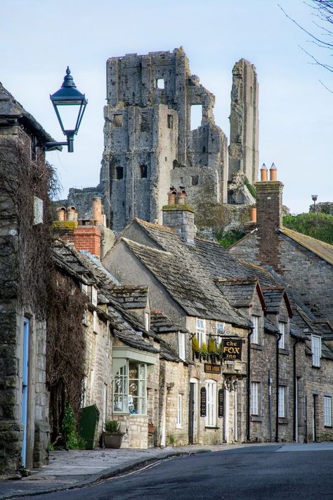 Sweet Picture, British Castles, Corfe Castle, Dorset England, Jurassic Coast, British Countryside, England And Scotland, Beautiful Castles, Old Stone