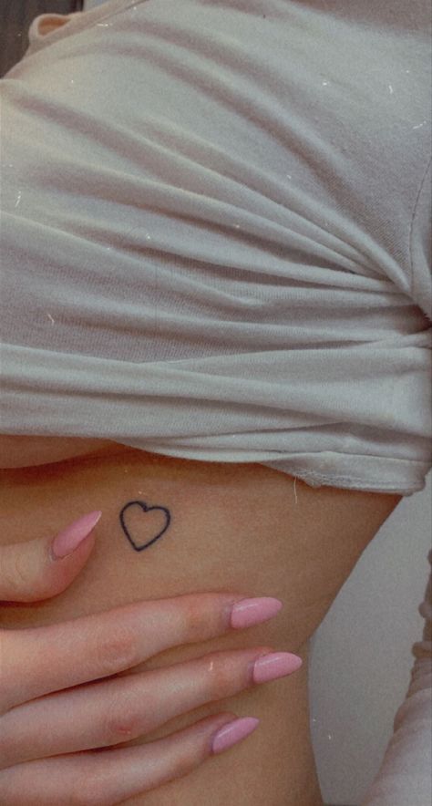 Heart Tattoo Ribcage, Chest Tattoo Heart, Under Chest Tattoo, Minimal Tattoo Ideas, Rib Tattoos For Women, Small Heart Tattoos, Ribcage Tattoo, Shape Tattoo, Small Pretty Tattoos