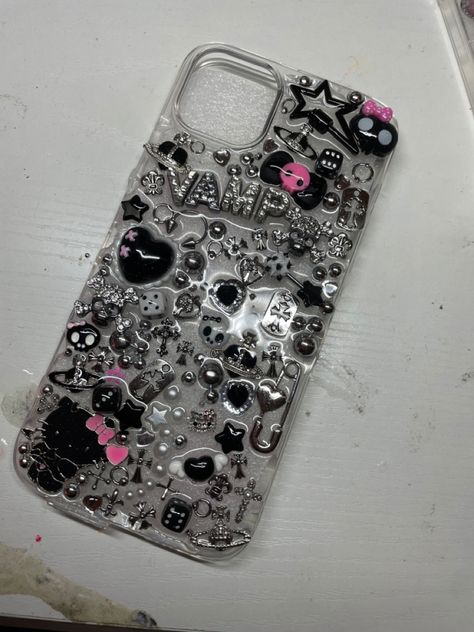 Bling Phone Cases Diy, Hello Kitty And My Melody, Bedazzled Phone Case, Designer Charms, Diy Phone Case Design, Bling Phone Cases, Iphone Life Hacks, Diy Iphone Case, Girly Phone Cases