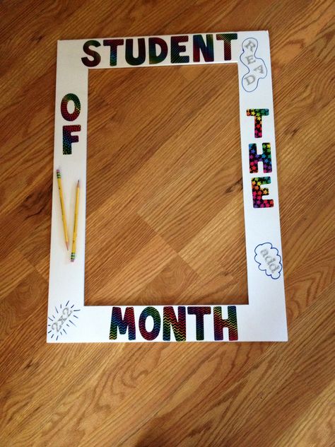 Cute photo frame for Student of the Month! Student Of The Month Display, Student Of The Month Poster, Star Of The Month Board Ideas, Student Of The Month Ideas, Student Of The Month Bulletin Board, International Students Day, Star Student, Student Of The Week, Student Of The Month