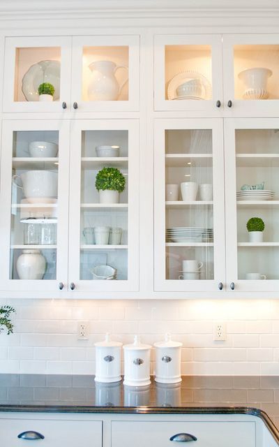 Smaller set of cabinets on top of full sized ones Glass Kitchen Cabinets, Before After Kitchen, Kitchen Ikea, Kabinet Dapur, Glass Front Cabinets, Kitchen Cabinets Decor, New Kitchen Cabinets, Kitchen Cabinet Doors, Trendy Kitchen