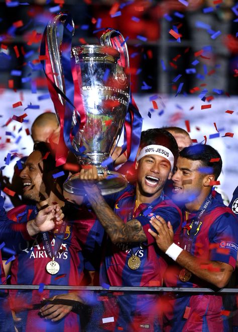 FC Barcelona lifts the UEFA Champions League Neymar 2015, Champions League 2006, Champions League 2015, Barcelona Champions League, Legends Football, Barcelona Fc, Juventus Fc, Champions League Final, Football Wallpaper