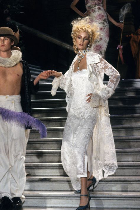 Christian Dior Spring 1998 Couture Fashion Show Christian Dior Spring 1998 Couture, Dior Spring 1998, 1998 Couture, Galliano Dior, Dior Collection, Runway Fashion Couture, Dior Dress, Christian Dior Haute Couture, Dior Haute Couture