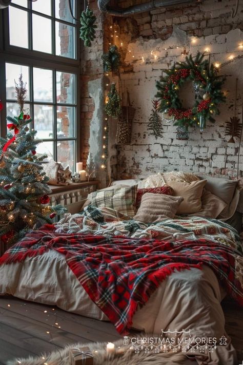 Christmas Bedroom Cozy Aesthetic, Christmas Bedding Cozy, Christmas Rooms Decorated, Cozy Christmas Bed, Christmas Decor Ideas Dorm Room, Warm Christmas Bedroom, California Christmas Aesthetic, Christmas Aesthetic Room Decor, Christmas Aesthetic Red And Green