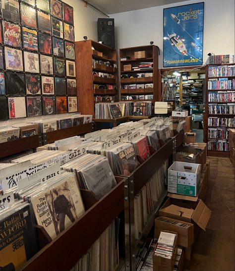 Record Shop Aesthetic Vintage, Movie Store Aesthetic, Retro Record Store, Vintage Record Store Aesthetic, Vinyl Shop Aesthetic, Vinyl Store Aesthetic, Aesthetic Record Store, Record Shop Aesthetic, Vintage Record Shop