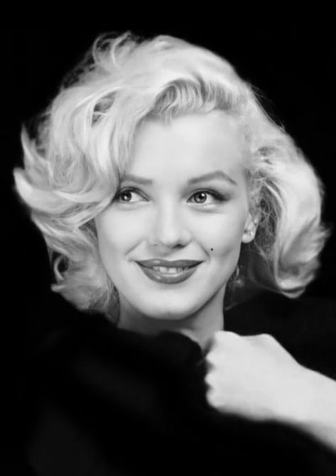 ♔ Marilyn Monroe Marylyn Monroe Poster, Marilyn Monroe Headshots, Marylin Monroe Photoshoot, Actress Portrait Photography, Marilyn Monroe Photoshoot, Black And White Marilyn Monroe, Beauty Poetry, Actress Portrait, Marilyn Monroe Wallpaper