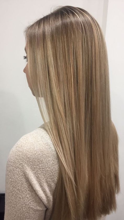 P I N T E R E S T: @jacquerosee :) Dirty Blonde Hair With Highlights, Rambut Brunette, Summer Blonde Hair, Silky Smooth Hair, Brunette Hair With Highlights, Shadow Root, Light Blonde Hair, Dirty Blonde Hair, Honey Blonde Hair