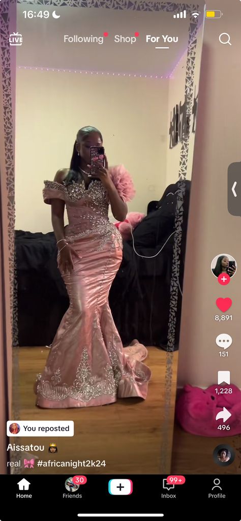 Pink Bazin, Eid Outfits Ideas, Bazin Styles, Prom Dress Inspo, Prom Inspiration, Prom Inspo, African Prom Dresses, Sparkly Prom Dresses, Gorgeous Prom Dresses