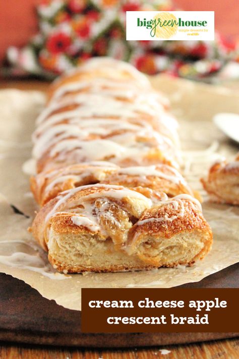 Apple Cream Cheese Danish, Apples And Cream Cheese, Crescent Roll Pastry, Apple Crescent, Crescent Braid, Danish Braid, Danish Bread, Apple Braid, Apple Streusel Muffins