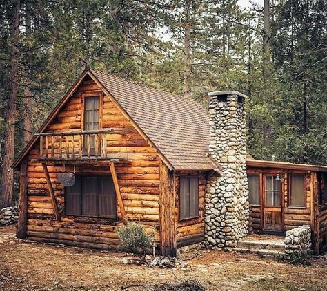 Log Cabin Living, Roof Pitch, Balkon Decor, Little Cabin In The Woods, Stone Chimney, Small Log Cabin, Rustic Log Cabin, Log Home Decorating, Cabin Living