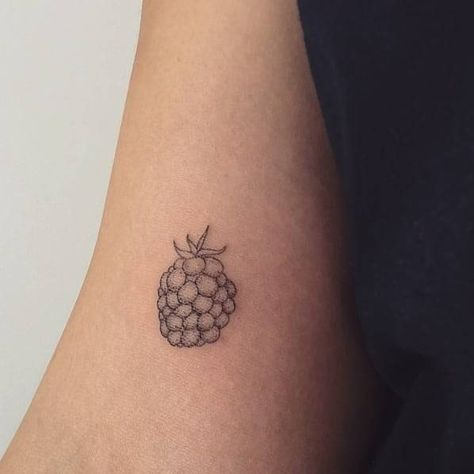 Fruit Tattoo Aesthetic, Blackberry Plant Tattoo, Mulberry Tattoo, Fruit Tattoo Ideas, Berry Tattoo, Raspberry Tattoo, Blackberry Tattoo, Whimsical Tattoos, Fruit Tattoo