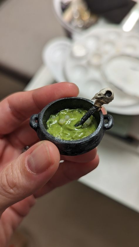 Polymer Clay Cauldron, Witch Clay Crafts, Goth Clay Crafts, Polymer Clay Diorama, Polymer Clay Witchy Crafts, Goth Polymer Clay, Polymer Clay Witch, Clay Skull, Witch's Cauldron