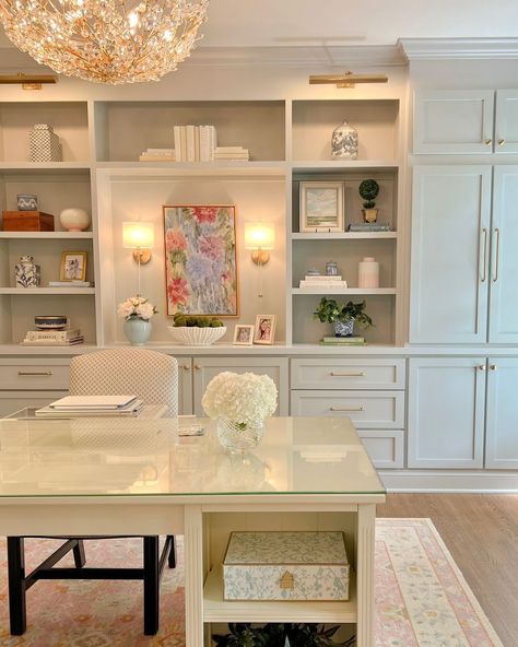 Caroline Stevenson Interiors | I left yall hanging and never posted a final office update pic, so here ya go! I am so happy with how they turned out. They transformed the… | Instagram Southern Living Office Work Spaces, Post Office Interior Design, Female Home Office Ideas, Office Built In Cabinets And Desk, House Study Room, Cute Office Ideas, Dressing Room Office, Front Room Office, Office Conversion