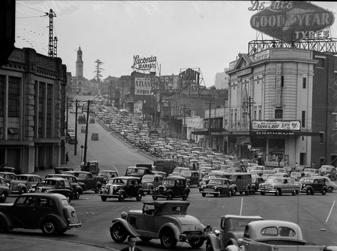 *🇦🇺 Traffic during a tram and bus strike, North Sydney, 20 December 1951 (Australia) from State Library of New South Wales on Flickr 🎞 2021-Jan-13 20 December, Summer Hill, North Sydney, Australia Photos, History Timeline, After Photos, Old Buildings, South Wales, City Streets