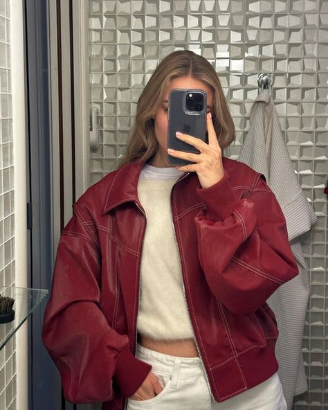 Oversized Contrast Stitch Jacket Red – The Room Antwerp Street Style Edgy, Leather Jacket Outfits, Casual Stripes, Oversized Jacket, Mode Streetwear, Street Style Looks, The Room, Red Jacket, Contrast Stitch