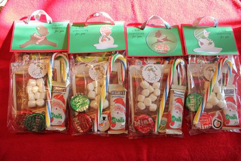 Hi all. Today I'm sharing the treat bags I made for my grandsons preschool class and treat bags for his teacher and her aids.    I used my n... Christmas Goodie Bag Ideas, Kids Christmas Treats, Goodie Bag Ideas, Diy Christmas Treats, Christmas Classroom Treats, Christmas Goodie Bags, Christmas Treat Bags, Bags For Kids, Classroom Treats