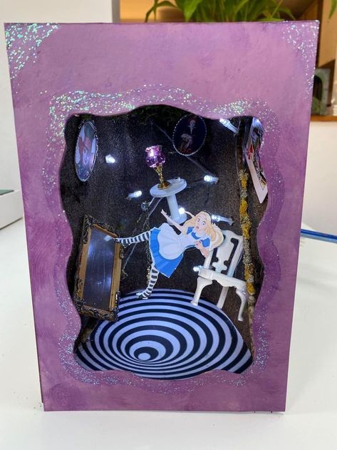 Alice In Wonderland Book Nook, Alice In Wonderland Diorama, Disney Diorama, Bookshelf Art, Paper Art Sculpture, Shadow Box Art, Grunge Art, Miniature Crafts, Book Nooks