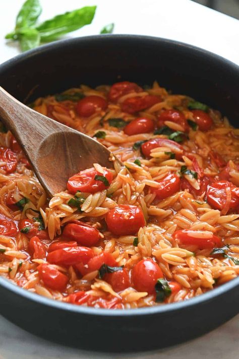 This simple but flavorful summer meal features a cherry tomato sauce and orzo all cooked together in one pot. It takes just under 30 minutes to make using less than 10 ingredients! Cherry Tomato Orzo, One Pot Orzo, Orzo Pasta Recipes, Peach Kitchen, Cherry Tomato Recipes, Cherry Tomato Sauce, Cherry Tomato Pasta, Orzo Recipes, Cooking Tomatoes