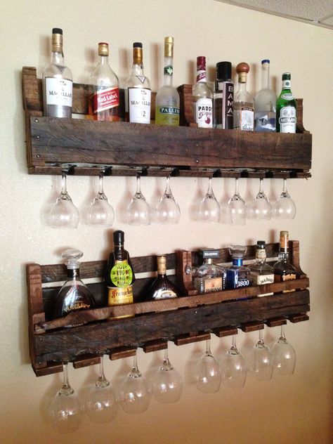 My first of many wine/liquor racks from reclaimed pallets. Diy Bar Storage, Bar Storage Ideas, Liquor Shelf Ideas, Diy Bar Shelf Ideas, Pallet Liquor Cabinet, Liquor Bottle Shelf L, Liquor Rack, Led Liquor Shelf Diy, Pallet Liquor Shelf