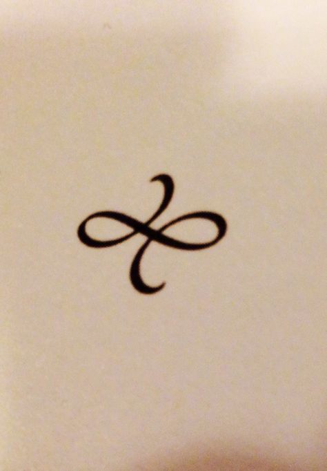 Friendship tattoo idea Celtic Symbol For Friendship, Friendship Symbol Tattoos, Symbol For Family Tattoo, Travel Phrases, Bestie Tattoo, Bff Tattoos, Friendship Tattoos, Friendship Symbols, Symbol Tattoos