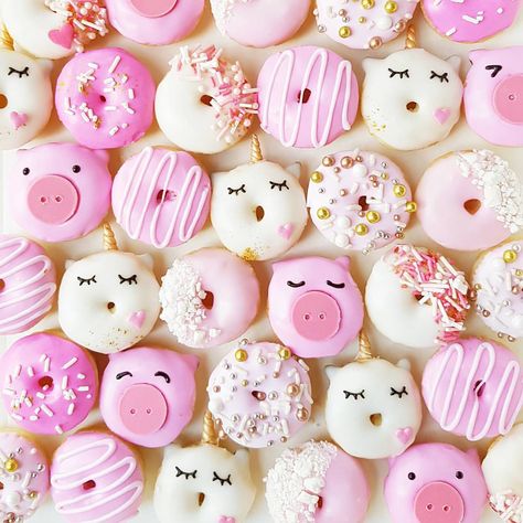 Fancy Donuts, Meringue Cookie, Donut Design, Fried Donuts, Bubble Waffle, Cute Donuts, Pig Party, Delicious Donuts, Unicorn Theme