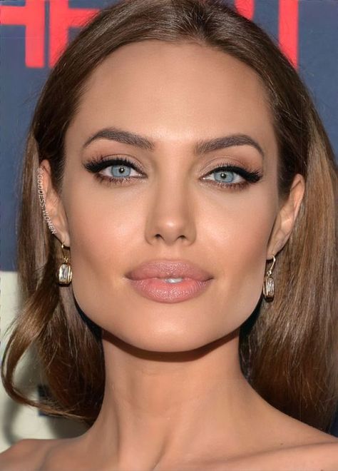 Angelina Jolie Makeup, Angelina Jolie Photos, Brunette Makeup, Chanel Makeup, Square Faces, Aesthetic Women, Hazel Eyes, Mode Inspo, Glam Makeup