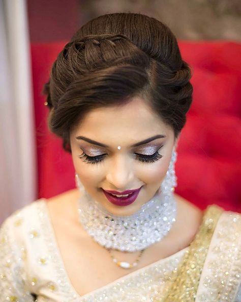 Orange The Salon on Instagram: “I get happy to see my brides pictures ❤ It's like a throwback to tht particular day 😗 This beautiful on her reception 👸 @meghnasejpal…” Brides Pictures, Reception Hairstyles, Hairstyles For Indian Wedding, Bridal Hairstyle Indian Wedding, Hair Style On Saree, Dunner Wordend Haar, Engagement Hairstyles, Bridal Hair Buns, Indian Wedding Hairstyles