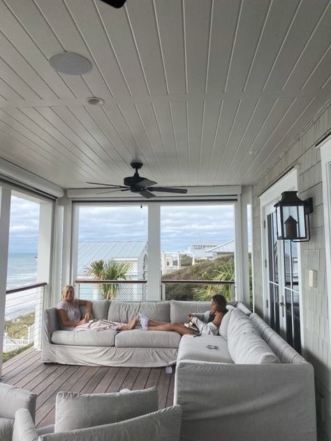 laurel the summer i turned pretty Beach House Aesthetic, Summer Beach House, Deco Marine, Drømme Liv, Dream Life House, Dream Beach Houses, Beach House Interior, Dream House Interior, House Room