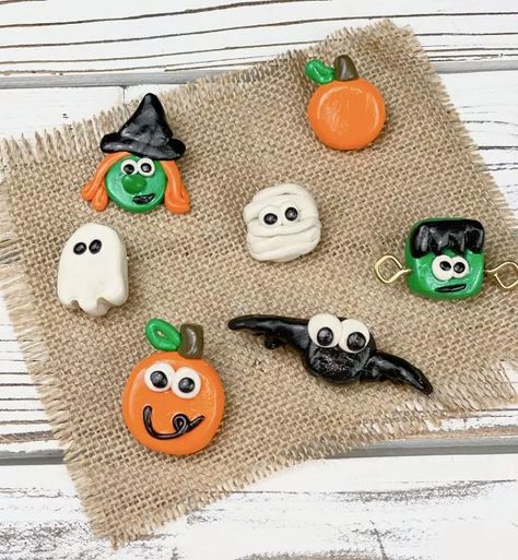 Sculpey Clay Halloween Pins | Upstyle Clay Pins Diy, Homemade Butterbeer, Carrot Craft, Working With Clay, Pins Diy, Clay Halloween, Clay Pins, Clay Making, Clay Magnets