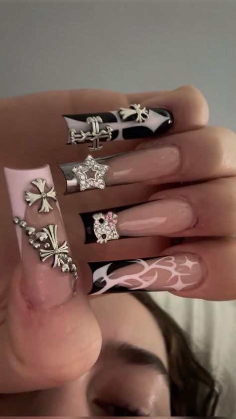 Nail Ideas With Crosses, Nail Inspo Y2k Grunge, Nail Art Designs Y2k, Emo Baddie Nails, Nail Designs Cross, Playboi Carti Nails, Pink Cross Nails, Nail Designs Hello Kitty, Nails Y2k Long