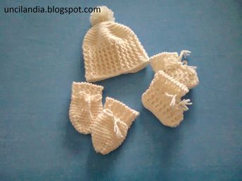 Uncilandia: Cappellino, scarpine e guantini all'uncinetto per neonati....Hat, gloves and booties for babies crochet Crochet Bebe, Crochet World, Baby Knitting Patterns, Baby Knitting, Crochet Baby, Knitting Patterns, Winter Hats, Gloves, Crochet Hats