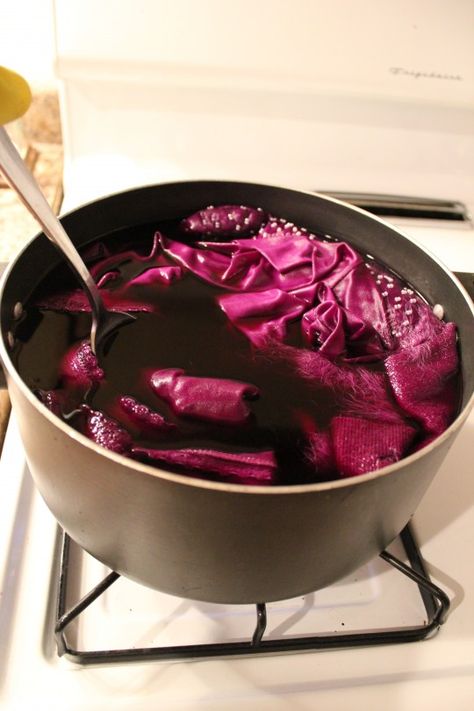 how to make rit dye permanent-boil water/dye and add either vinegar or salt depending on fabric type Rit Tye Dye Diy, Rit Fabric Dye Chart, How To Use Rit Dye Liquid, How To Dye Fabric With Rit, Rit Black Dye, Dyeing Clothes, Pink Rit Dye, Rit Dye Tutorial, How To Dye Synthetic Fabric