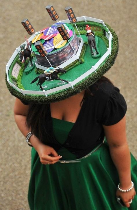 crazy headdress | LPnius: The most strange hats! Kentucky Derby Diy, Diy Kentucky Derby Hat, Kentucky Derby Party Hats, Derby Hats Diy Ideas, Kentucky Derby Hats Diy, Derby Hats Diy, Horse Race Hats, Kentucky Derby Themed Party, Crazy Hat Day