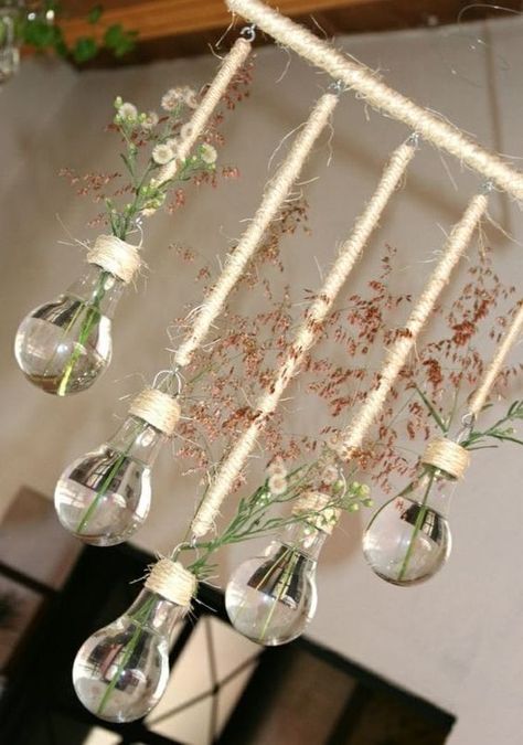 Light Bulb Plant, Mobiles Art, Recycled Light Bulbs, Diy Light Bulb, Light Bulb Crafts, Flowers Hanging, Style Apartment, Bff Gifts Diy, Window Display Design