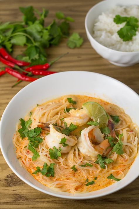 Prawn Noodle Soup Recipes, Prawn Laksa, Coconut Noodle Soup, Curry Prawns, Prawn Soup, Laksa Recipe, Vermicelli Recipes, Rice Noodle Recipes, Rice Noodle Soups