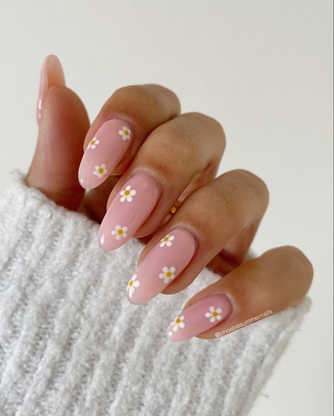 Easy Plain Nails, Plain Nail Art Ideas, Pink Floral Almond Nails, Nails With Flowers On One Finger, Easy Basic Nail Designs, Simple Daisy Nail Art, Pale Pink Nails With Flowers, Pastel Pink Nails With Flowers, Simple Nail Designs Round