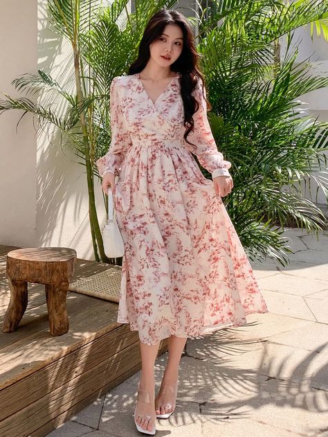 Maxi Dress With Jacket, Long Floral Maxi Dress, Long Flower Dress, Floral Long Dress, Flower Midi Dress, Sweetheart Neck Dresses, Fairy Tale Wedding Dress, Sleepwear Fashion, Iphone Instagram