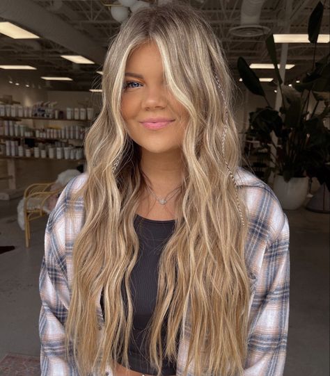 Lived In Beach Blonde Hair, Lived In Blonde Hair Extensions, Boho Balayage Hair, Live In Hair Color, Lives In Bronde Balayage, Beachy Lived In Blonde, Lived In Blonde On Brown Hair, Lived In Blonde With Extensions, Dirty Blonde Roots Balayage