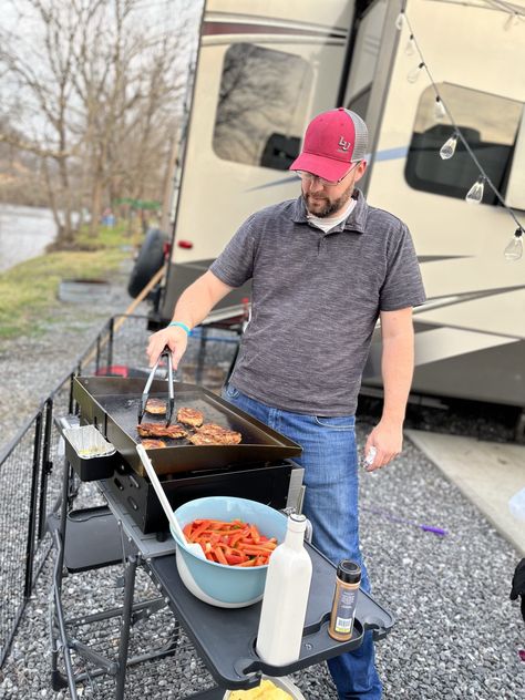 We live full time in our RV, so compact and portable is important to us. Check out our RV Friendly Blackstone Set up to get you ready for camping season! #blackstone #blackstonegriddle #griddle #blackstoneRecipes #BlackstoneCooking #RV #RVLife #camping #RVLIving #CampingRecipes #Travel Blackstone Set Up Ideas, Camping Griddle, Camping Cooking Set, Kitchen Set Up, Griddle Recipes, Camping Grill, Blackstone Griddle, Grill Set, Diy Camping