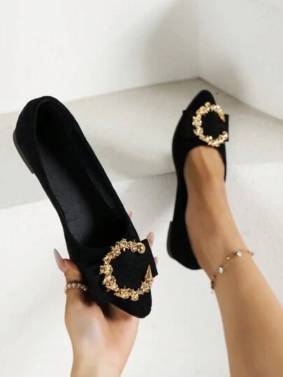 Black Pointed Toe Flats, Black Flat Shoes, Look Formal, Comfortable Walking Shoes, Rose Shoes, Black Flats Shoes, High Heel Slippers, Women Flats, Heel Slippers