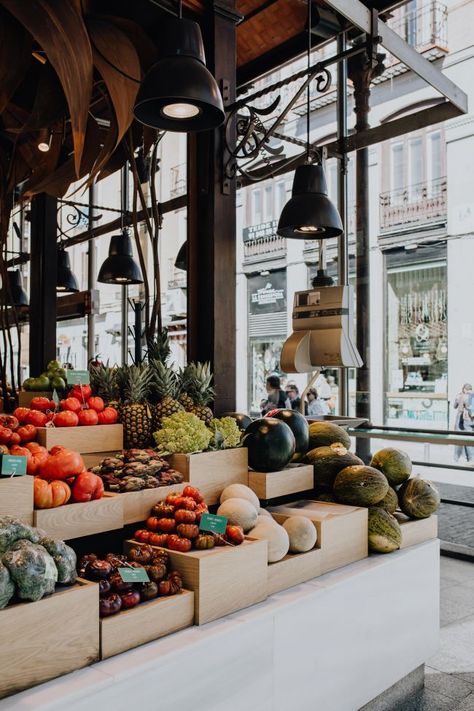 Organic Market Design, Mini Market Design Interior, Food Market Design, San Miguel Market, Fruit And Veg Shop, Produce Market, Grocery Market, Grocery Store Design, Food Retail