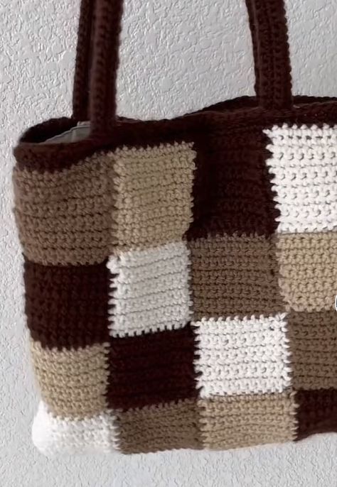 Crochet Shoulder Bags, Free Crochet Bag, Mode Crochet, Crochet Business, Crochet Design Pattern, Crochet Handbags Patterns, Crochet Fashion Patterns, Crochet Bag Pattern, Free Crochet Patterns