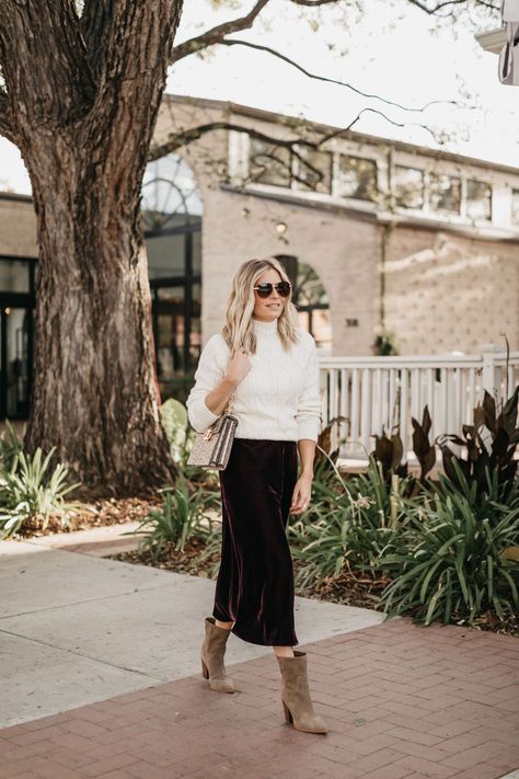 Velvet Culottes Outfit, Black Velvet Pencil Skirt Outfit, Black Velvet Skirt Outfit Winter, Velvet Pencil Skirt Outfit, Velour Skirt Outfit, Velvet Midi Skirt Outfit, Velvet Skirt Outfit Ideas, Long Velvet Skirt Outfit, Velvet Skirt Outfit Winter