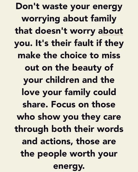 Family that is to busy worrying about themselves! No love just hate! Sad! Family Quotes Truths, Toxic Family Quotes, Diet Funny, Quotes About Family, Grandparents Quotes, Family Quotes Funny, Videos Quotes, Quotes Family, Quotes Humor