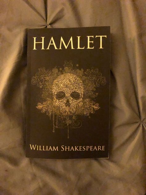 Hamlet Book Aesthetic, Shakespeare Books Aesthetic, Classic Book Aesthetic, Hamlet Book Cover, William Shakespeare Aesthetic, Books To Read Classic, Classic Books Aesthetic, Hamlet Book, Classic Book Covers