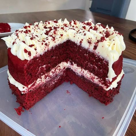 Birthday Cake Decorating Ideas, Cake Decorating Ideas, Simple Birthday, Creative Birthday, Food Babe, Yummy Comfort Food, Just Cakes, Birthday Cake Decorating, Velvet Cake