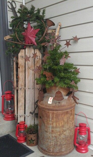 Metal Milk Jug Ideas, Front Porch Fall Decor Ideas, Christmas Sled Decoration, Fall Porch Ideas, Porch Fall Decor, Primitive Christmas Decorating, Outside Christmas Decorations, Country Christmas Decorations, Fall Decor Ideas