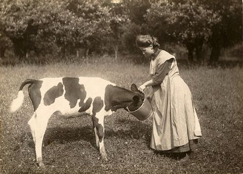 Farm Women, Pinafore Pattern, Apron Pinafore, Farmers Wife, Farm Photo, Patterns Ideas, 100 Years Ago, Vintage Farm, Period Costumes