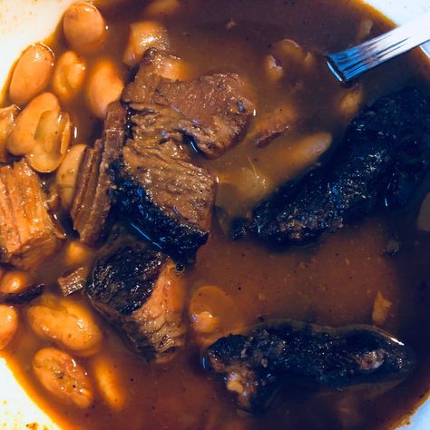 These Texas smoked brisket beans are amazing! A little spicy from the seasoning mixture and a lot smoky from the smoked brisket! They are delicious and a great side for any BBQ meat and burgers. Bean Seasoning Recipe, Texas Smoked Brisket, Brisket Seasoning, Pinto Bean Recipes, Thanksgiving Vegetables, Soup Beans, Brisket Recipes, Easy Meal Plans, Spicy Beef