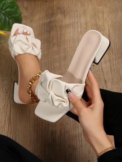 Cute Slippers Women, Beige Sandals Heels, Elegant Shoes Heels, ليلو وستيتش, Fancy Sandals, Mules Women, Women Slippers Fashion, Pretty Sandals, Fashion Shoes Heels